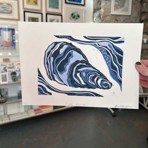 Wee Mussel A4 lino print - Image 3